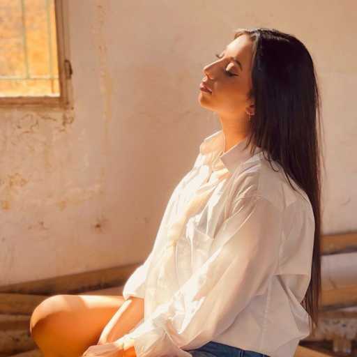 كلمات اغنية بيرلا أبو خاطر – زوروني | Memories | Love the way you lie مكتوبة