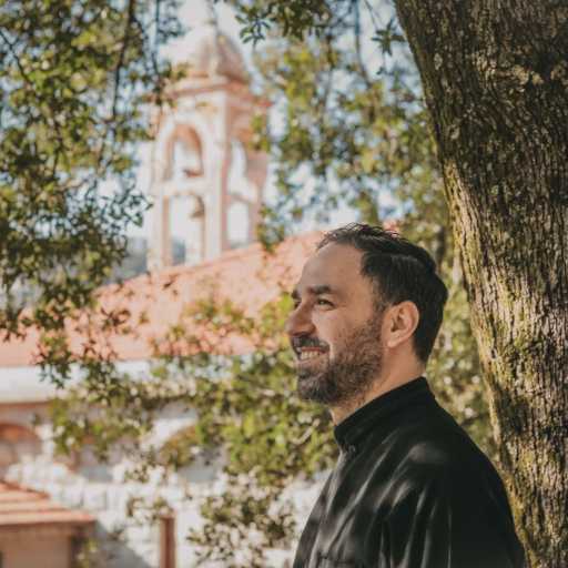 كلمات اغنية الأب بيتر حنا – إن الملاك هتف مكتوبة