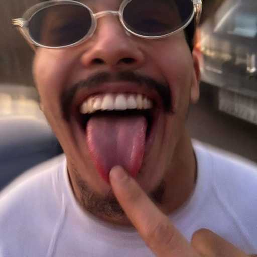 كلمات اغنية Tchubi – unmastered.mp3 : ” chut, maman dort “ مكتوبة