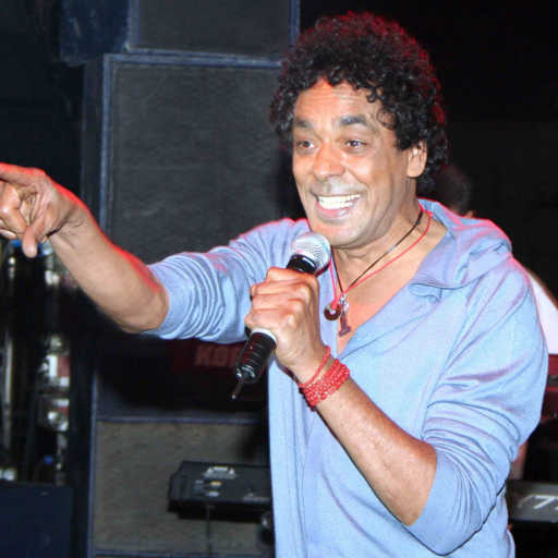 كلمات اغنية محمد منير – الكون كله بيدور مكتوبة