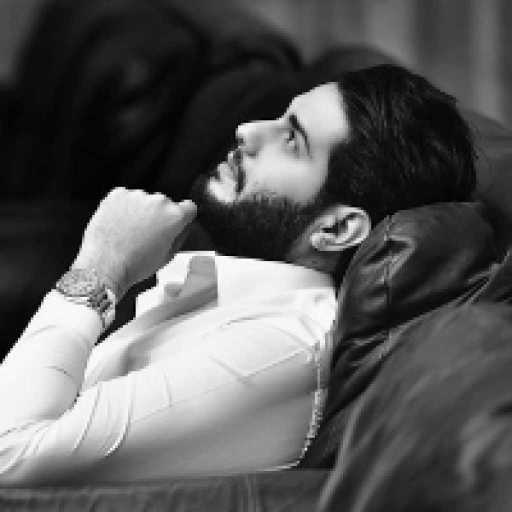 كلمات اغنية عمر محمد – واحد غريب مكتوبة