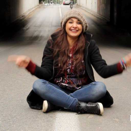 كلمات اغنية نجوان – علي كل لون مكتوبة