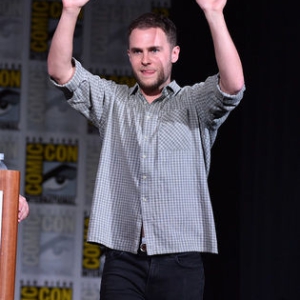 صور إيان دي كيستيكر Iain De Caestecker